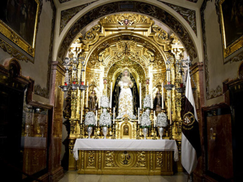 La Soledad de San Lorenzo nos sorprende de blanco con su nuevo vestidor Federico Carrasco Linares