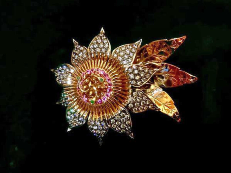 Donación de una flor de pasión de oro para la virgen de las Angustias de Alcalá del Río