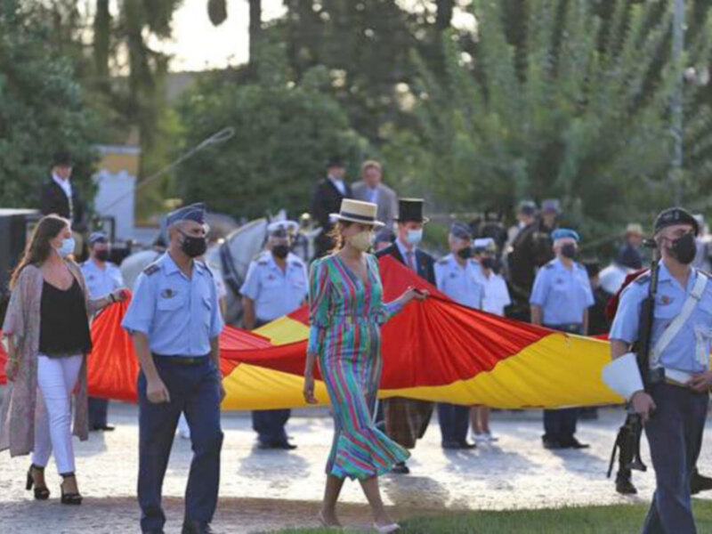 Izado de Bandera en honor al Real Club de Enganches de Andalucía