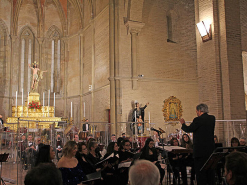 El Coro Clásico de Granada actuó en el concierto de las Glorias de las Hermandades  de Sevilla.