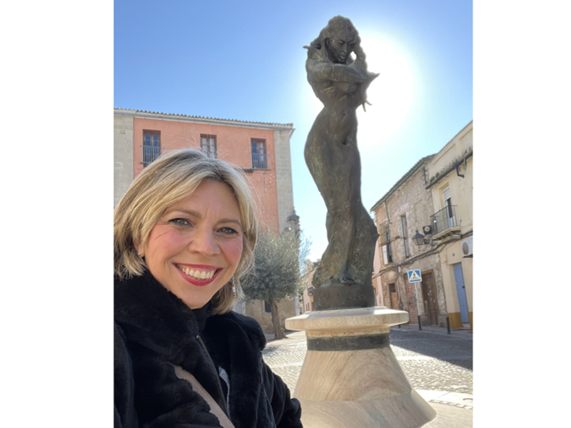  Presentación en Jerez del libro Lola el brillo de sus ojos de Marina Bernal en el centenario del nacimiento de Lola Flores.