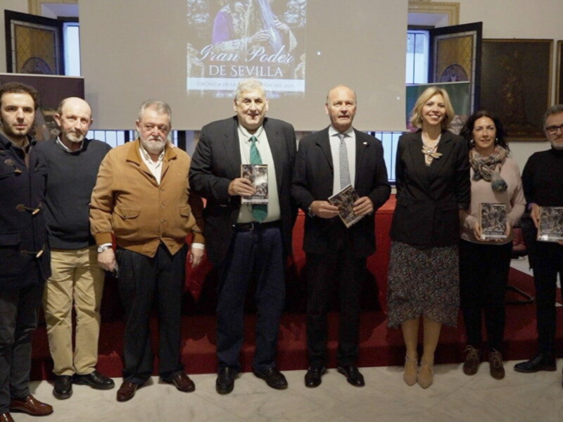 En la Casa Hermandad del Gran Poder se presentó con lleno y éxito absoluto en la tarde del lunes día 28 de marzo el libro Gran Poder de Sevilla