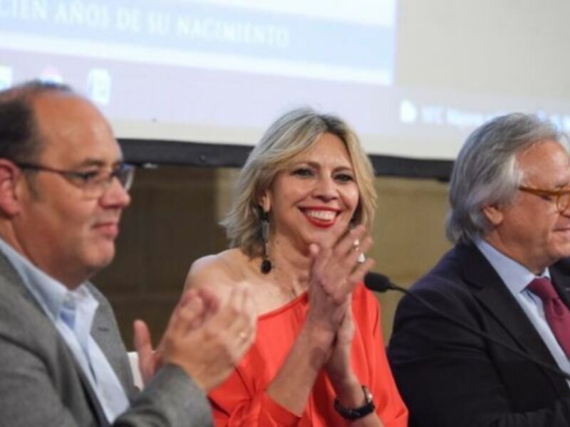  La periodista sevillana Marina Bernal presenta el libro Lola, el brillo de sus ojos en los Claustros de Santo Domingo(Diario de Jerez)