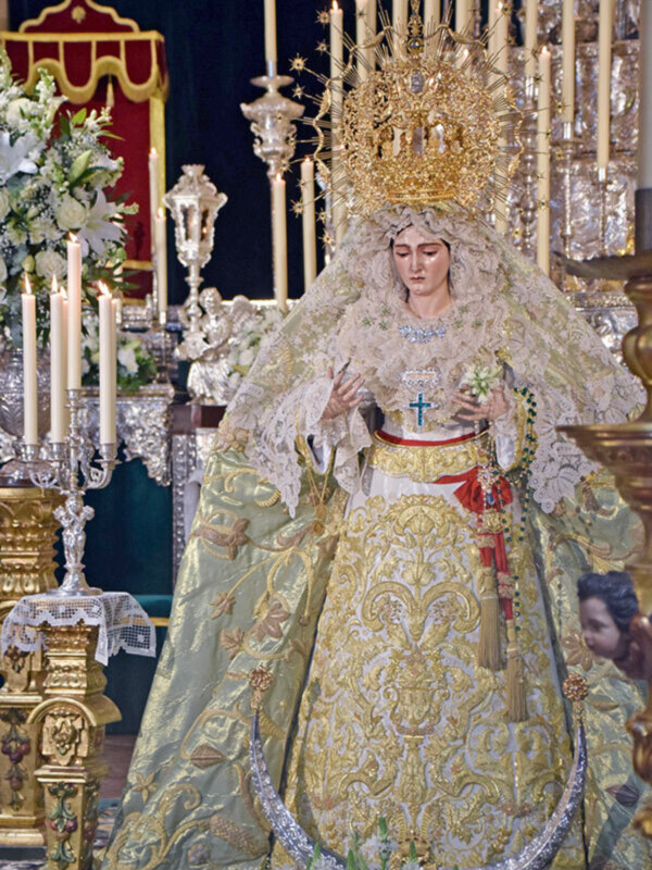 El Cristo de la Vera-cruz en Besapiés  junto a su Madre de Las Angustias en Alcalá del Río.