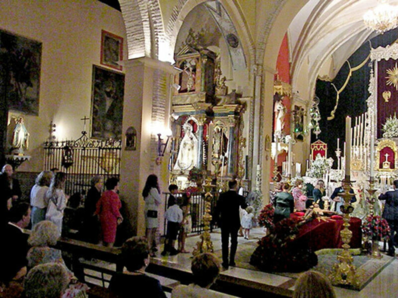 Solemne Besamanos y Besapiés o Veneración a los titulares de la Vera-cruz de Alcalá del Río.