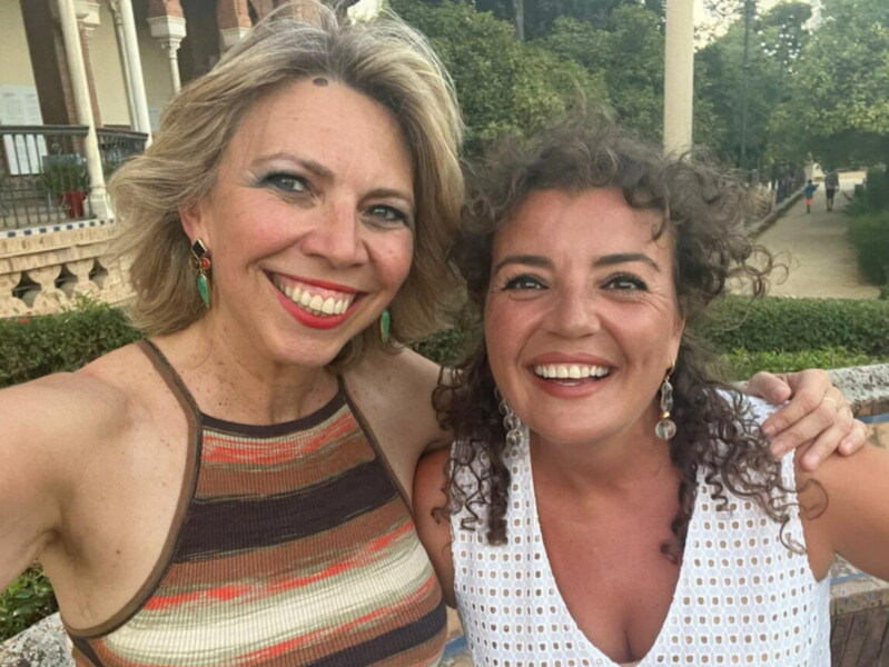 Pepe da Rosa y Paz de Alarcón en la presentación de   ‘Anónimos Infinitos 3, de Marina Bernal, en Chipiona este miércoles  10 de agosto 