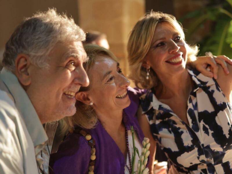 Presentación del libro Anónimos Infinitos 3 de Marina Bernal en el Claustro de Chipiona con mas de 200 personas
