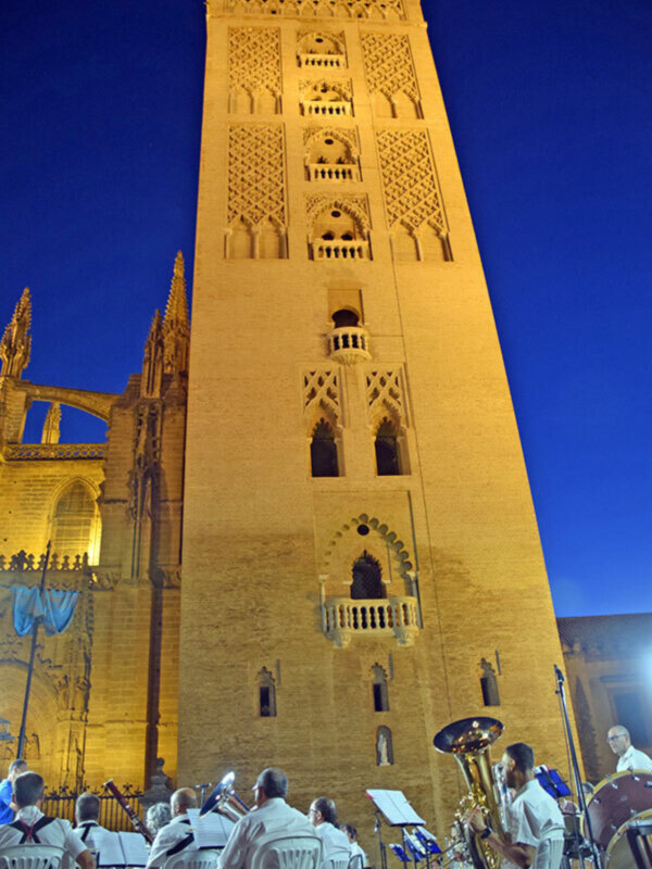 Este año regresa el tradicional concierto extraordinario de la víspera de la Virgen de los Reyes  a los pies de la Giralda.
