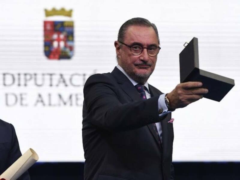 Carlos Herrera, galardonado con la medalla de Oro de Almería 2022