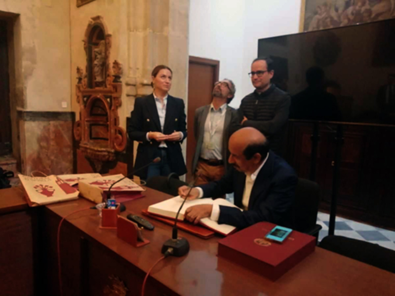 Visita la Catedral de Sevilla, una delegación de los Emiratos Árabes Unidos