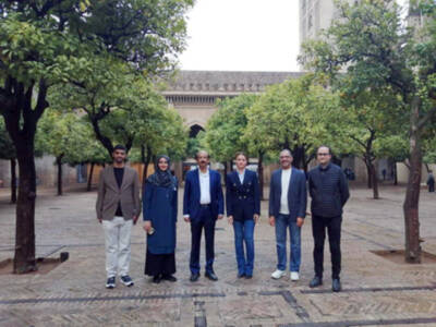 Los Emiratos Árabes Unidos visitan la Catedral de Sevilla. 