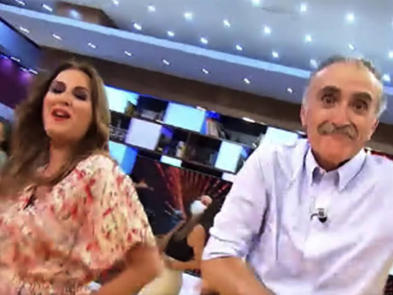 Juan Y Medio recibe el Premio Iris de la Academia de la Televisión al Mejor Presentador Autonómico