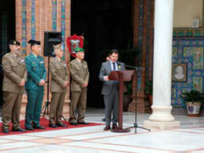 Conmemoración de concesión de la «Cruz Laureada de San Fernando al Regimiento de Caballería, Cazadores de Alfonso XII» en Capitanía General de Sevilla