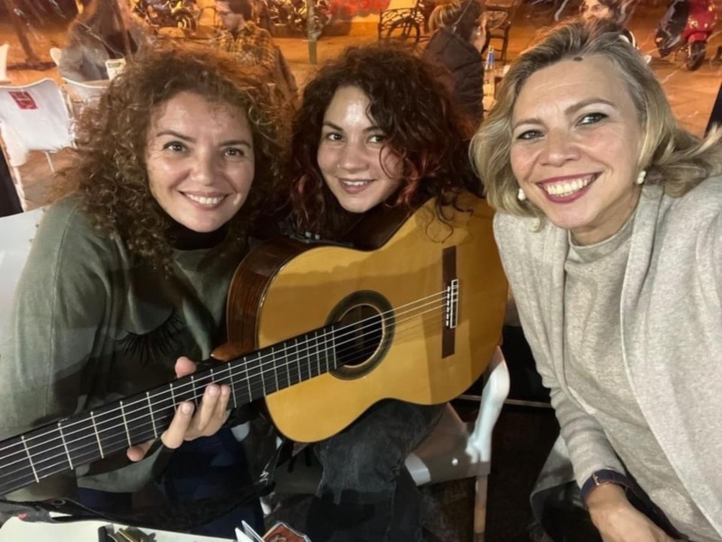 Paz de Alarcon y Graci Rodríguez actuarán el lunes 28  en la presentación de‘Anónimos Infinitos 3’ de Marina Bernal en Sevilla 