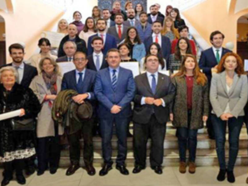 El Ayuntamiento de Sevilla entrega los Premios a los Mejores Expedientes Académicos