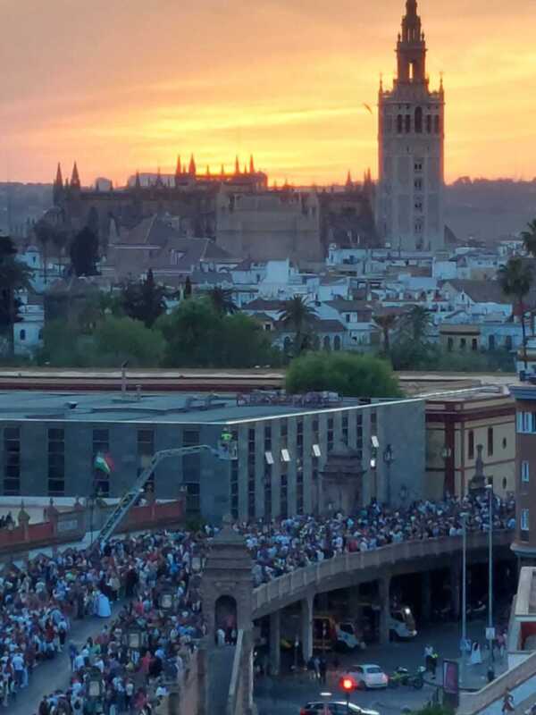 Atardecer en el puente de San Bernardo, Sevilla.