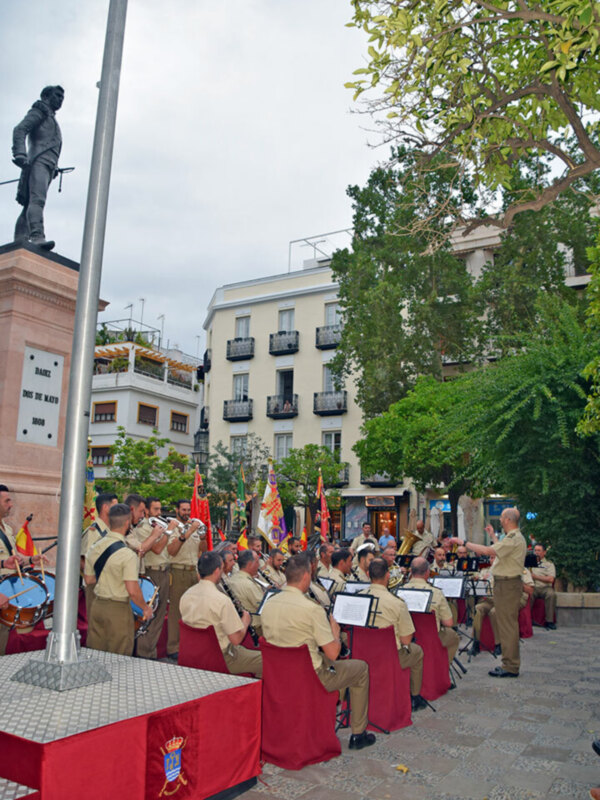 Concierto interpretado por la Unidad de Música del Cuartel General de la Fuerzas Terrestre por el día de las Fuerzas Armada en Sevilla. 