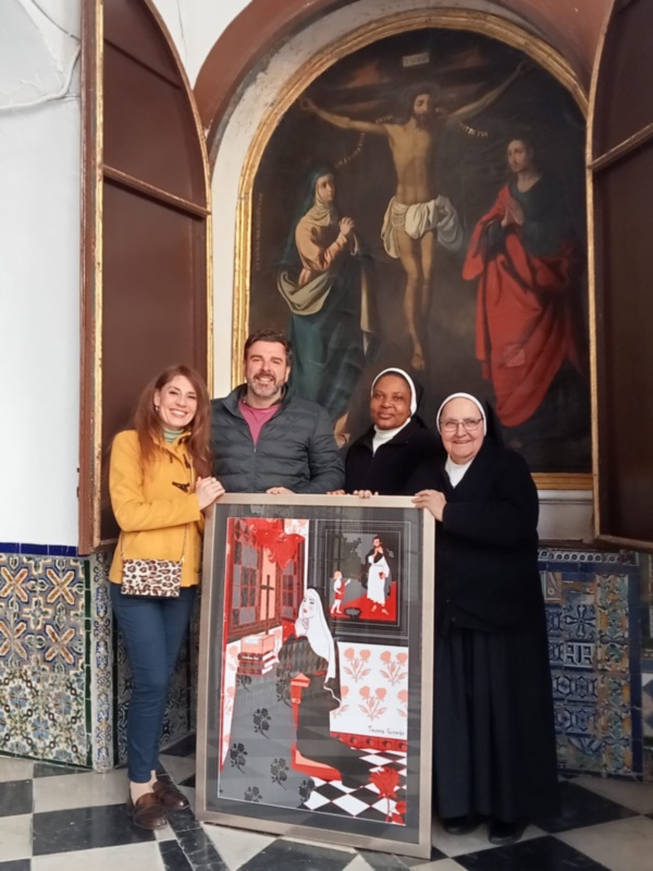 La pintora sevillana Teresa Guzmán entrega su cuadro de Santa Rita para la Exposición “De Corazón”