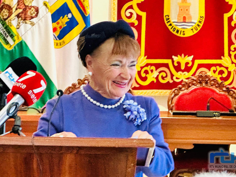 Chipiona homenajea a Teresa López Arena en el acto institucional del Día Internacional de las Mujeres