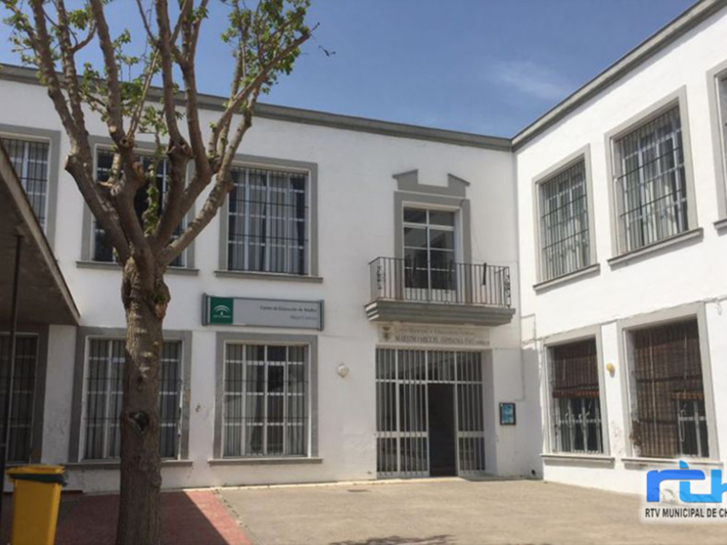 El Centro de Educación Permanente de Adultos de Chipiona presenta su programación de actividades para este mes  