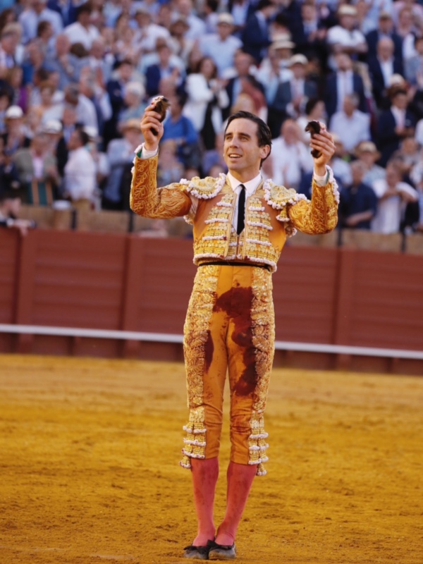 Juan Ortega hace una gran faena y corta dos orejas y Luque consigue una en la novena de abono