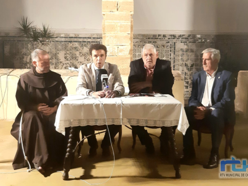 El Claustro del Santuario fue escenario de la  presentación del libro ‘El Conde de Regla’ y la tercera edición actualizada de ‘Regla de Chipiona