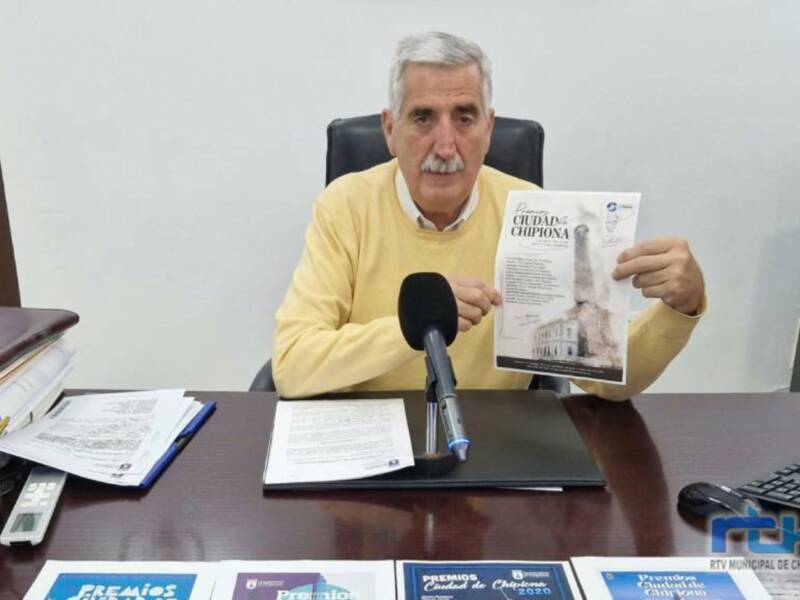 Luis Mario Aparcero da a conocer la propuesta de reconocimientos para los Premios Ciudad de Chipiona 2024
