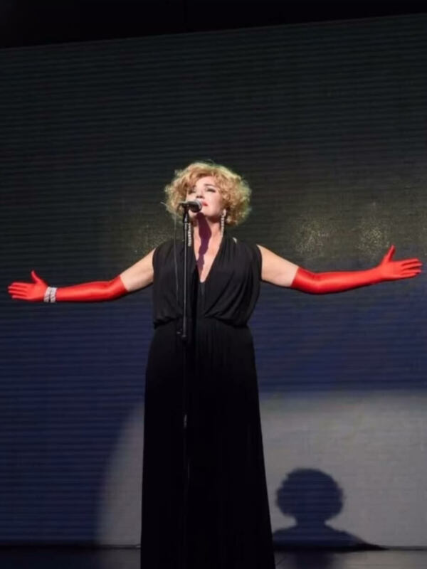 El emotivo homenaje a Marisa Paredes interpretado por Paz de Alarcon.