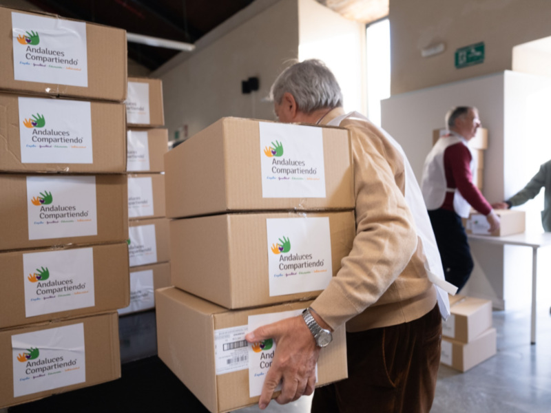 ‘Andaluces Compartiendo’ dona cerca de 4.000 kg de dulces navideños