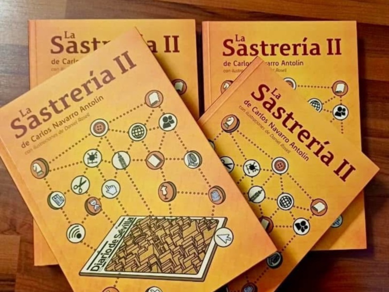 El libro ‘La Sastrería II’ (Páginas del Sur) del periodista Carlos Navarro está a la venta en la sede central de Caja Rural en Sevilla