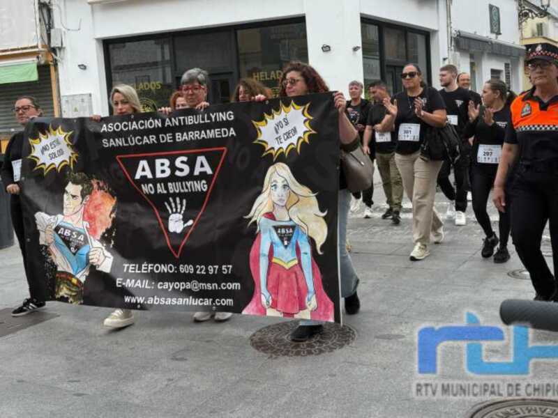 Educación se sumó a la marcha solidaria organizada por la Flampa de Chipiona en el Día Internacional Contra el Acoso Escolar