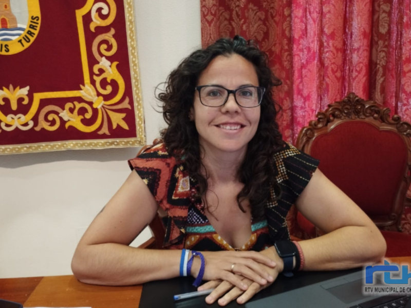 Laura Román informa sobre la poda de palmeras en vías y espacios públicos de Chipiona   
