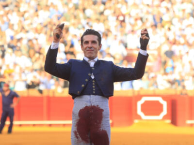 Talavante corta dos orejas en el festival que cerraba la temporada en Sevilla