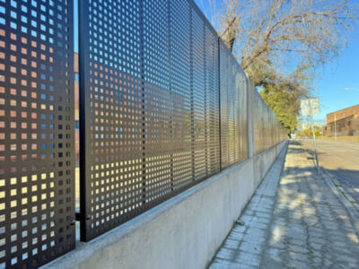 El gobierno municipal de Sevilla finaliza una actuación clave para la seguridad del CEIP Paz y Amistad