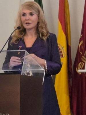 María Fidalgo llena el Salón Almirante del Real Alcázar en la apertura de los Días de León en Sevilla