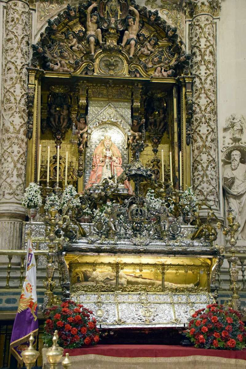 El Cabildo Catedral de Sevilla le encargó un estudio completo y médico