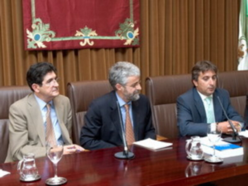 Presentacion de un libro sobre la Ley General Tributaria