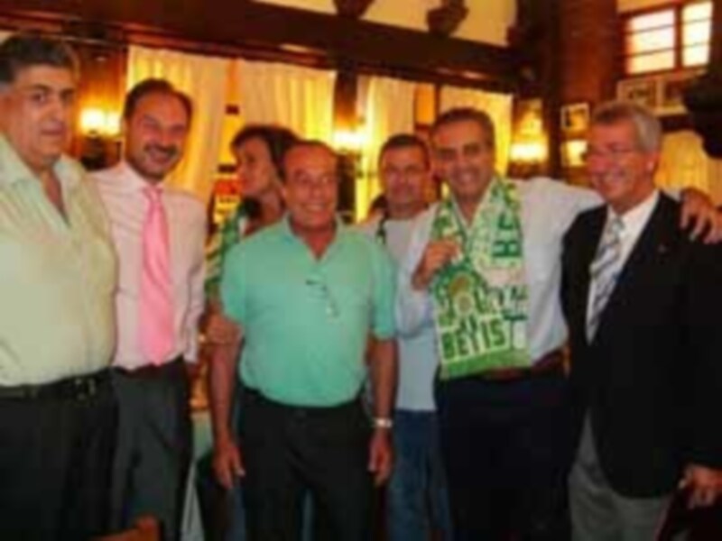 Curro Romero y Pepe Saez con el Betis que gano 2-1 su segunda Copa del Rey