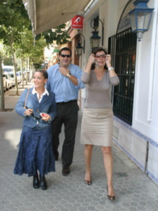 Fotos exclusivas de Carmen Martinez Bordiu y su novio en Sevilla