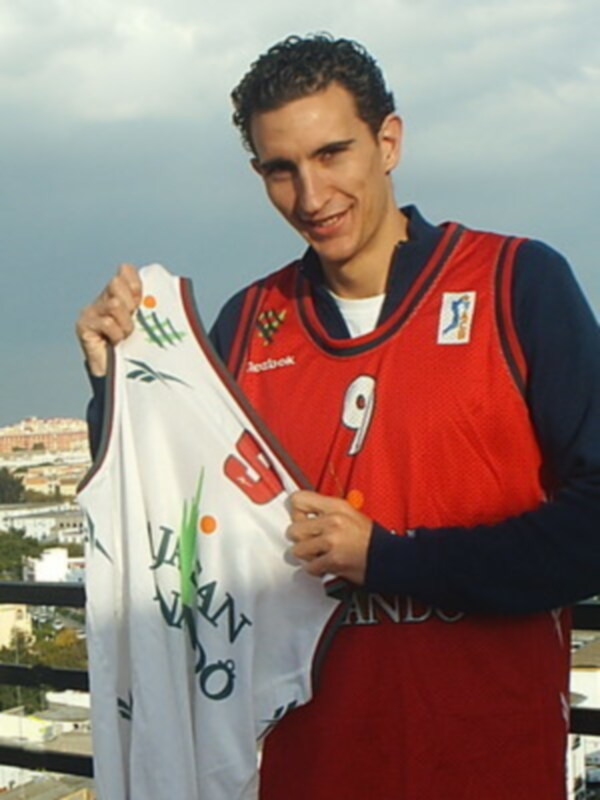 Entrevista a Victor Perez . de Aguas de Valencia de baloncesto