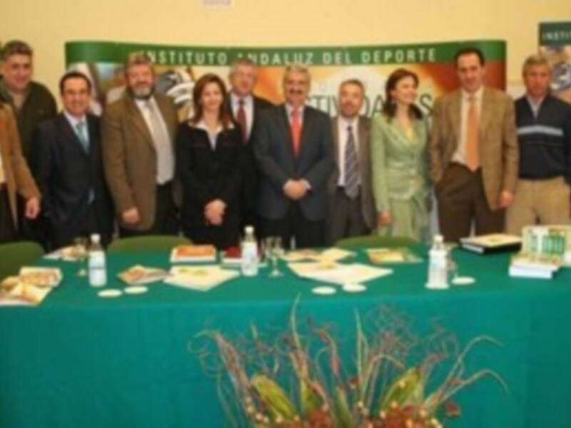 Presentado en Sevilla el programa de formación y actividades del IAD 2006 y el Encuentro sobre Prensa y Deporte