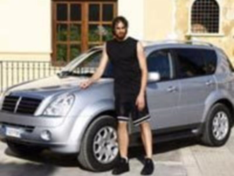 Pau Gasol y Ssangyong en el campus deportivo de Benidorm