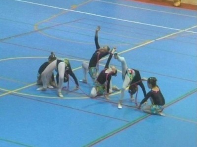 Gines: más de 40 alumnas participan en una exhibición de gimnasia rítmica