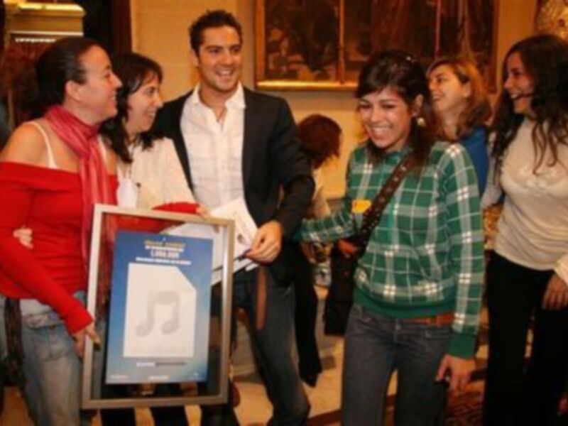Bisbal recibió en Sevilla un premio de manos del alcalde sevillano