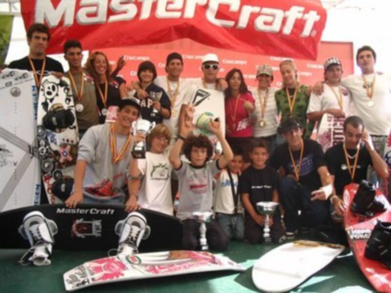 Jamie Oliver recupera el cetro nacional de wakeboard en Sevilla