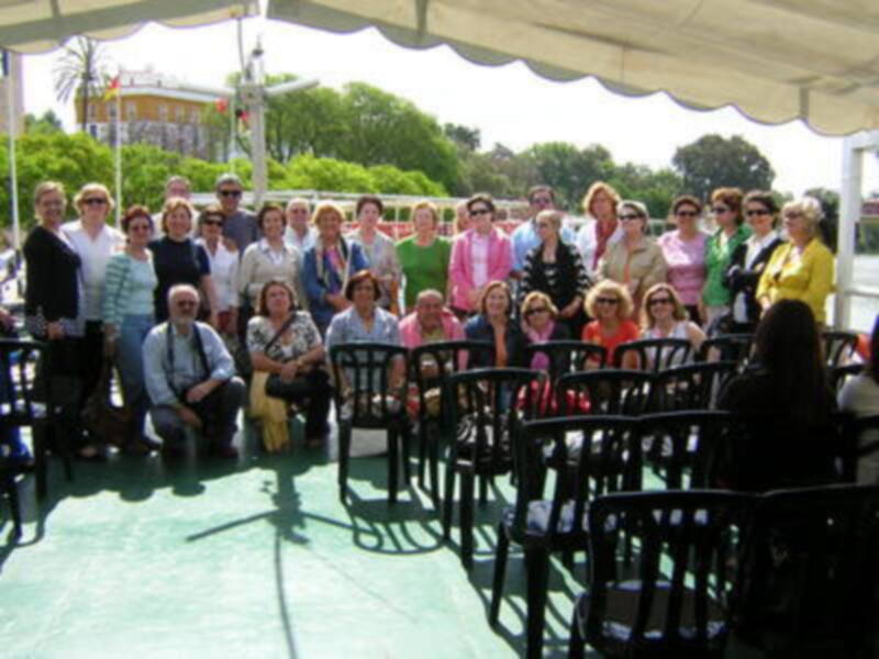 El taller "Paseando por Sevilla" acercó a las mujeres de Gines al Patrimonio Histórico de la capital