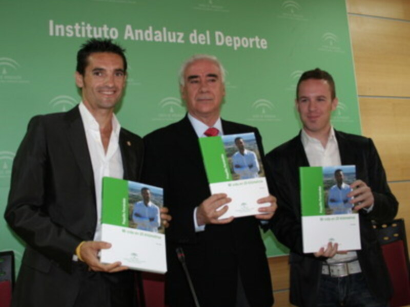 Paquillo Fernández, presenta su biografía