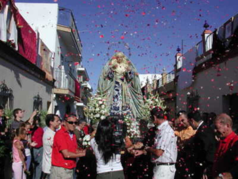 Todo Gines se volcó con la Salida Extraordinaria de la Virgen de los Dolores