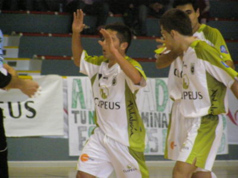 ESPECTACULAR REMONTADA NAZARENA ANTE EL LIDER