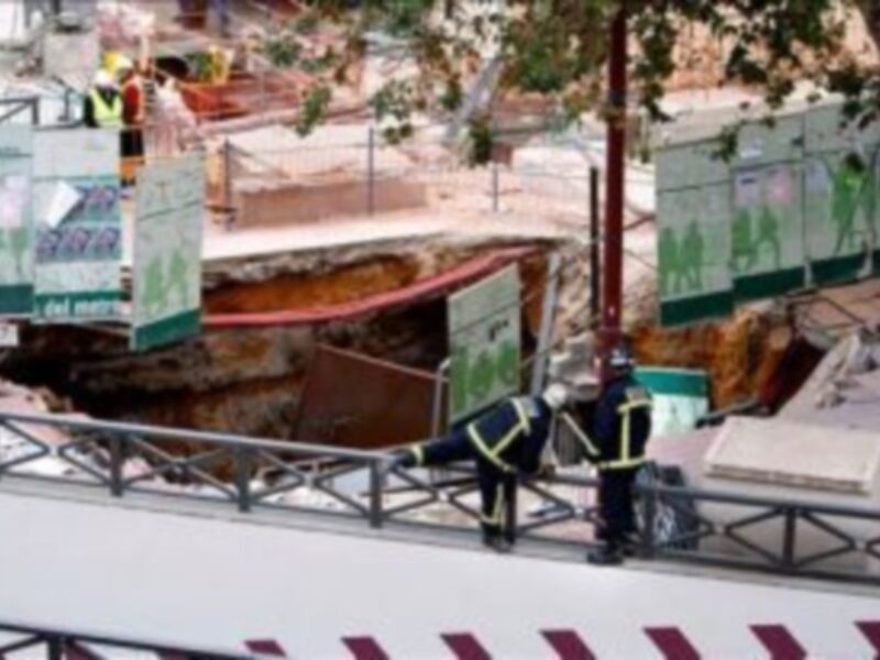 Un derrumbe en Puerta Jerez provoca el aplazamiento de la inauguración de la primera línea del Metro de Sevilla